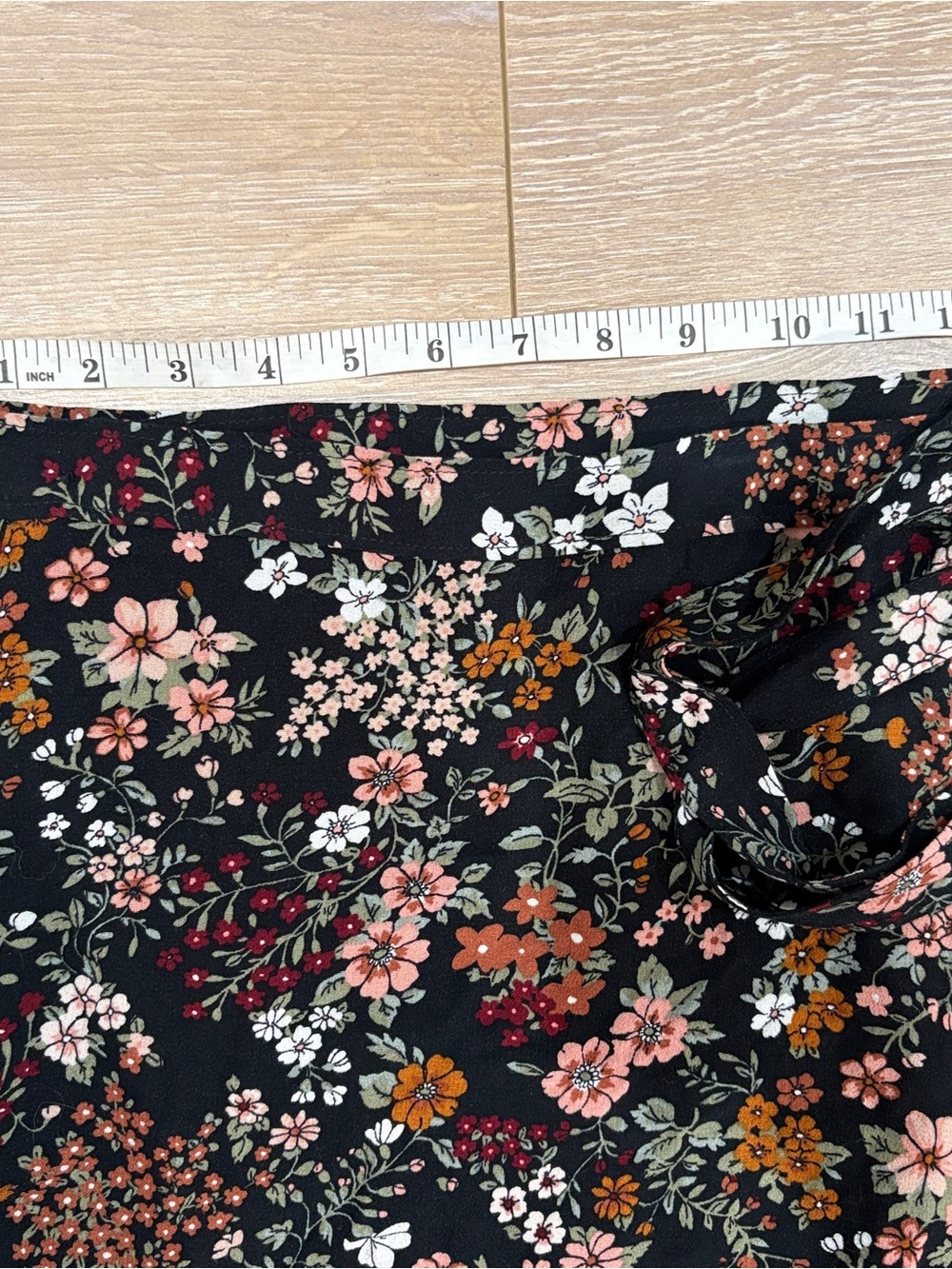 Abercrombie & Fitch Floral Ruffle Wrap Skirt XS Button Closure Tie side - Picture 10 of 13